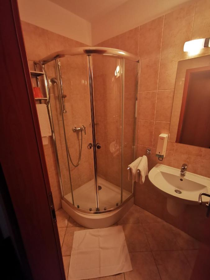 Trojlôžková izba